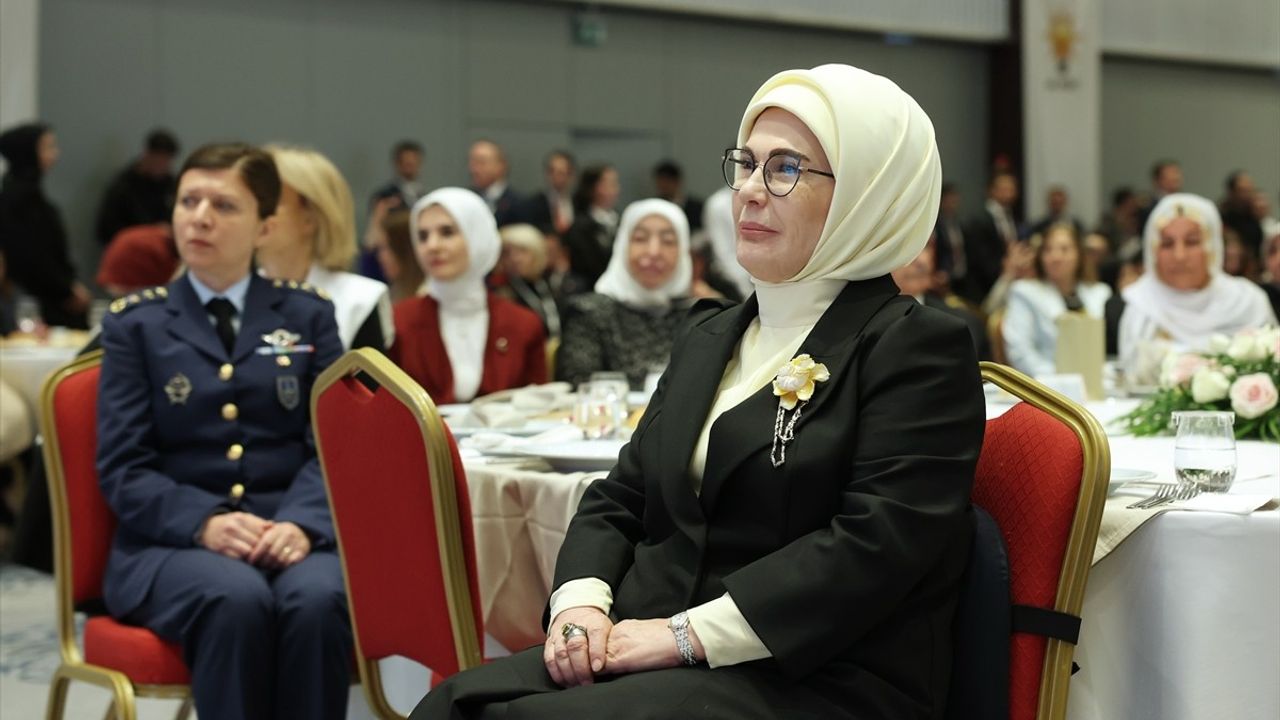 Emine Erdoğan, 'Anneyle Güçlü Aile, Aileyle Güçlü Türkiye' Programını Değerlendirdi