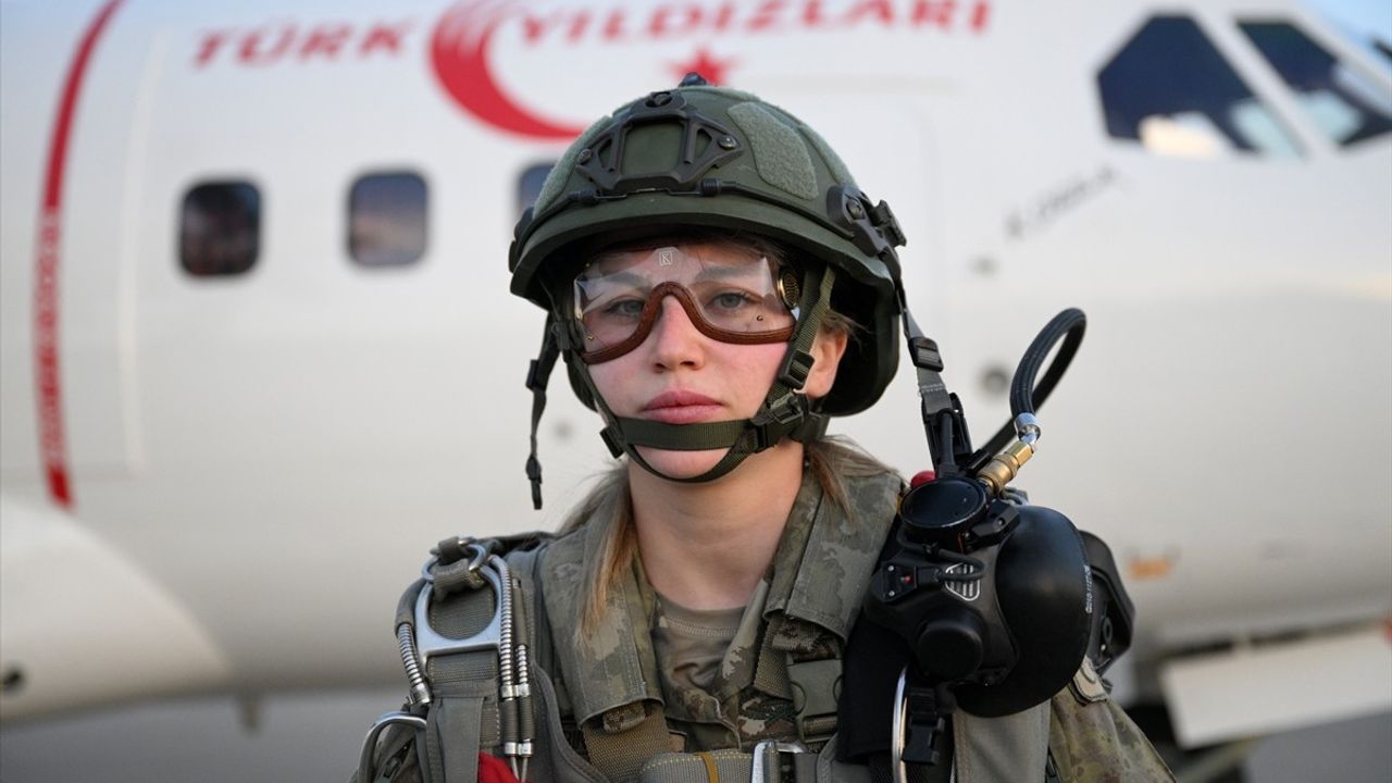 Erciyes-2025 Tatbikatı Seçkin Gözlemci Günü Gece Atlayışıyla Başladı