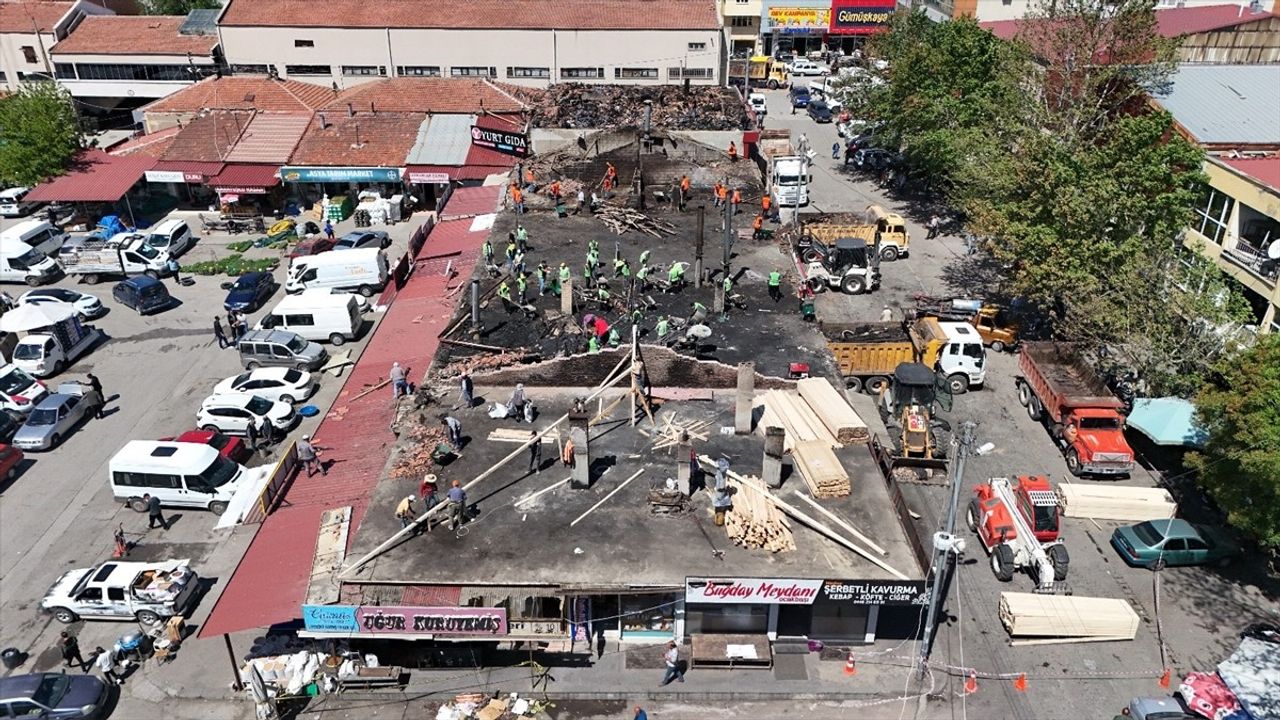 Erzincan Belediye Başkanı Bekir Aksun, Yangında Zarar Gören Esnafı Ziyaret Etti
