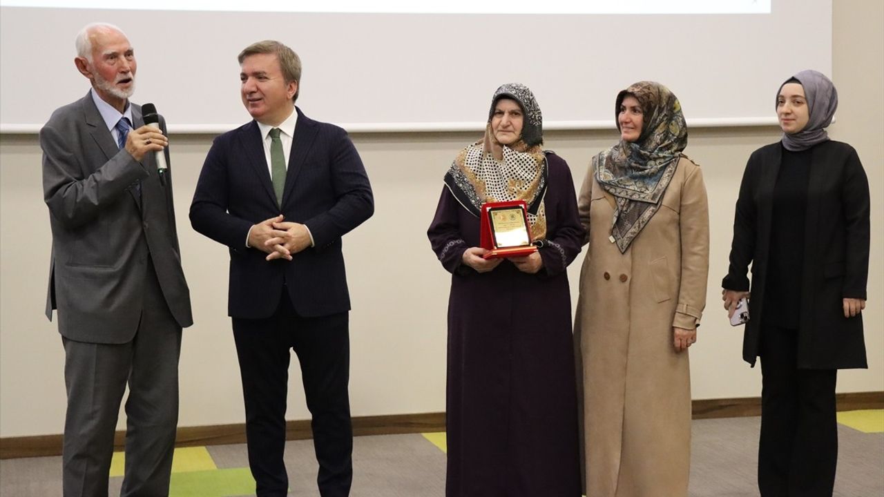 Erzincan'da 'Aile Yılı' Kapsamında 24 Örnek Aileye Şilt Takdim Edildi