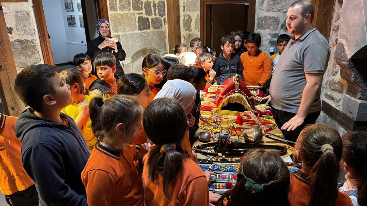 Erzurum'da 600 Öğrenciye Unutulmaya Yüz Tutan Meslekler Tanıtıldı