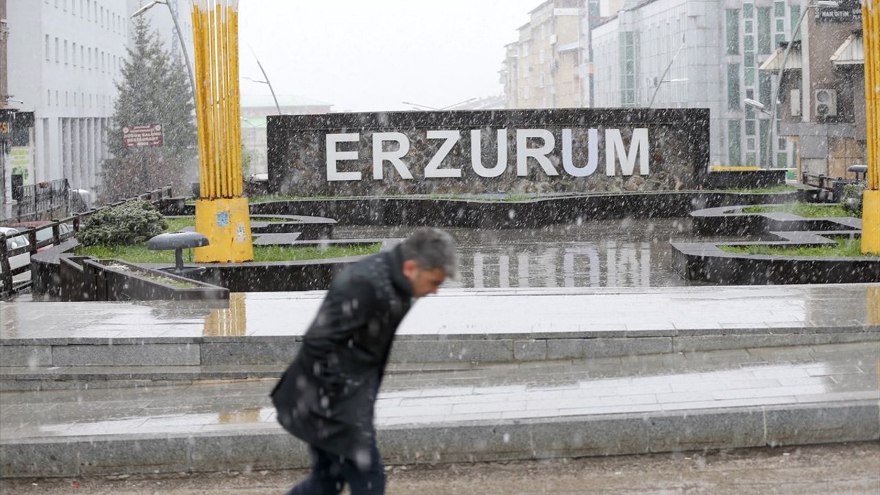 Erzurum'da Mayıs Ayında Yoğun Kar Yağışı Yaşandı