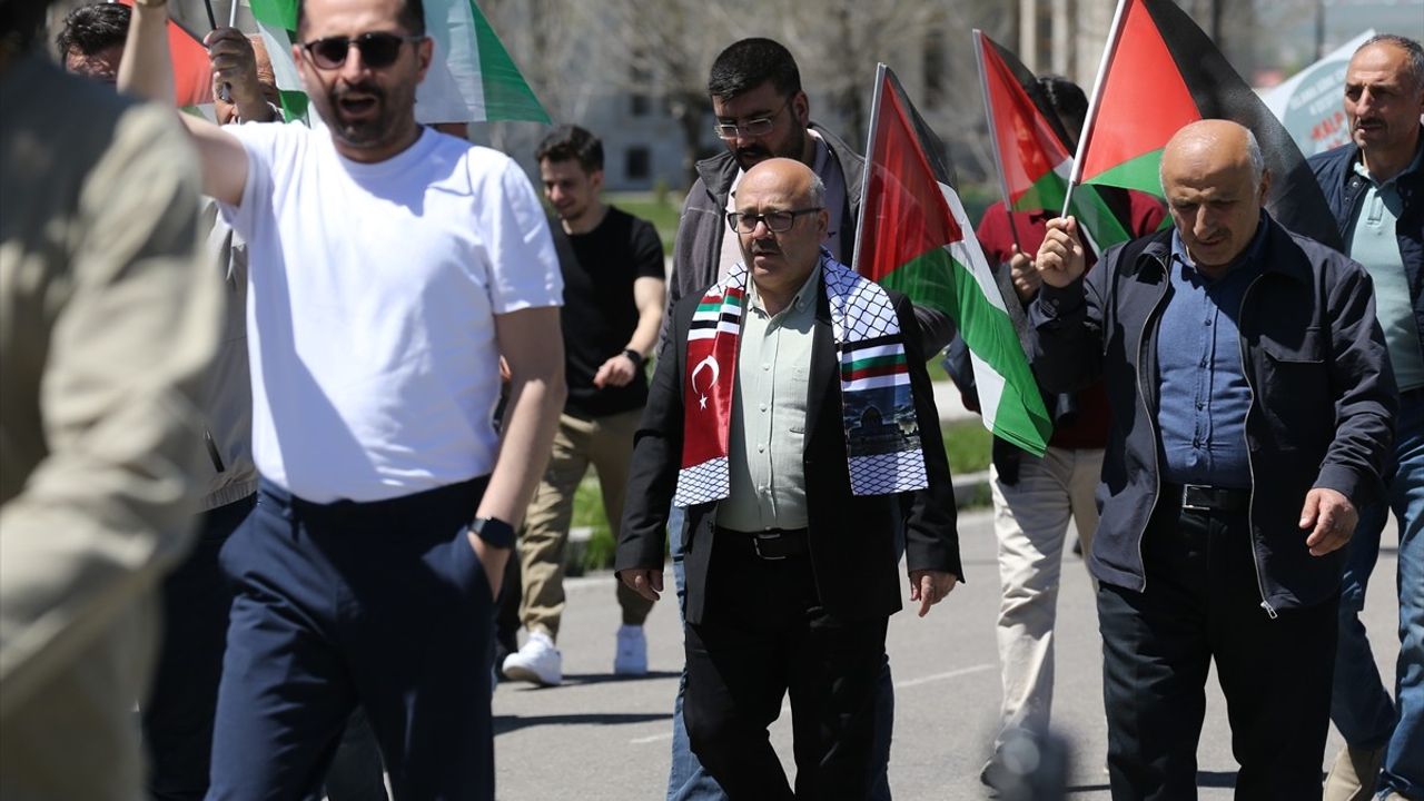 Erzurum Teknik Üniversitesi'nde Filistin ve Doğu Türkistan için Yürüyüş Düzenlendi