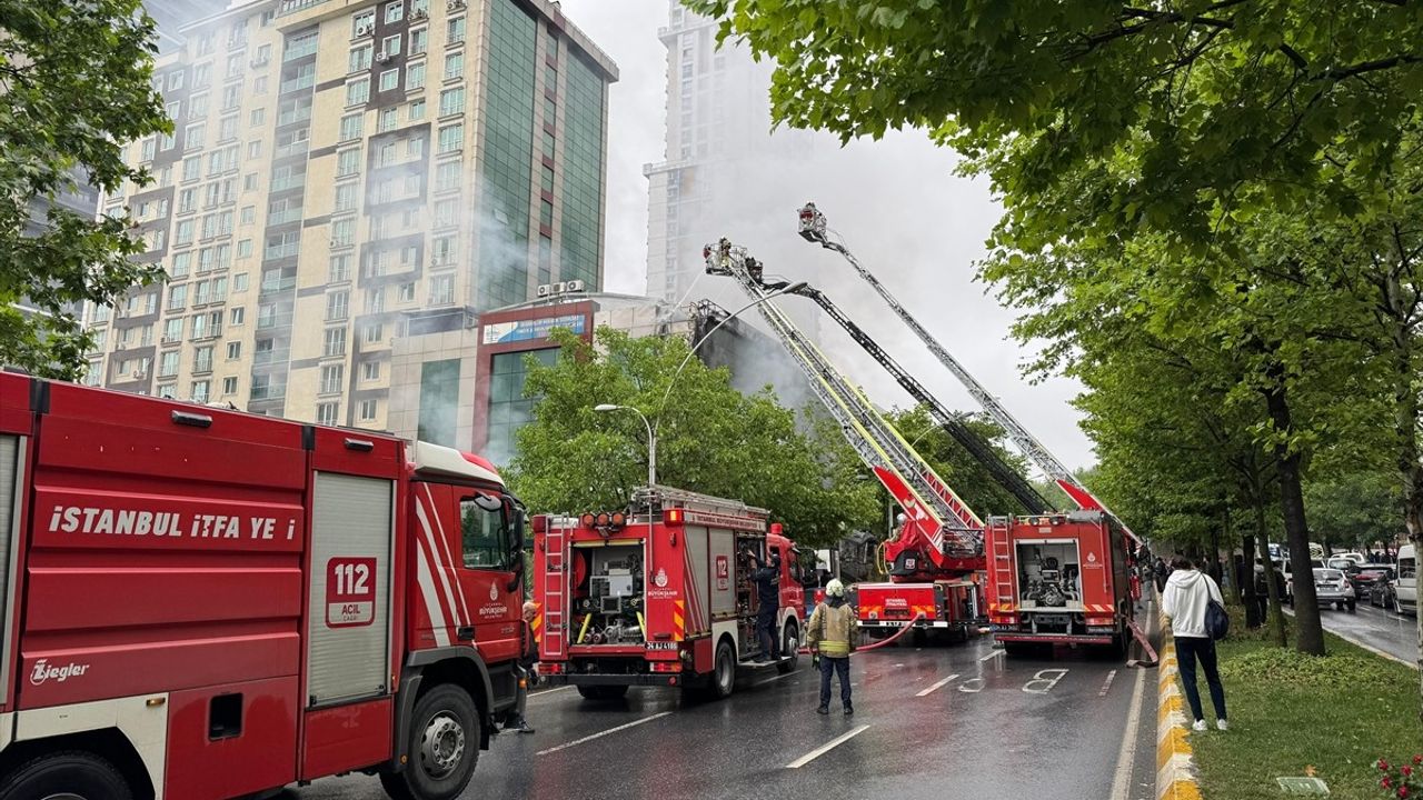 Esenyurt'ta Yangın: İtfaiye Ekipleri Müdahale Ediyor
