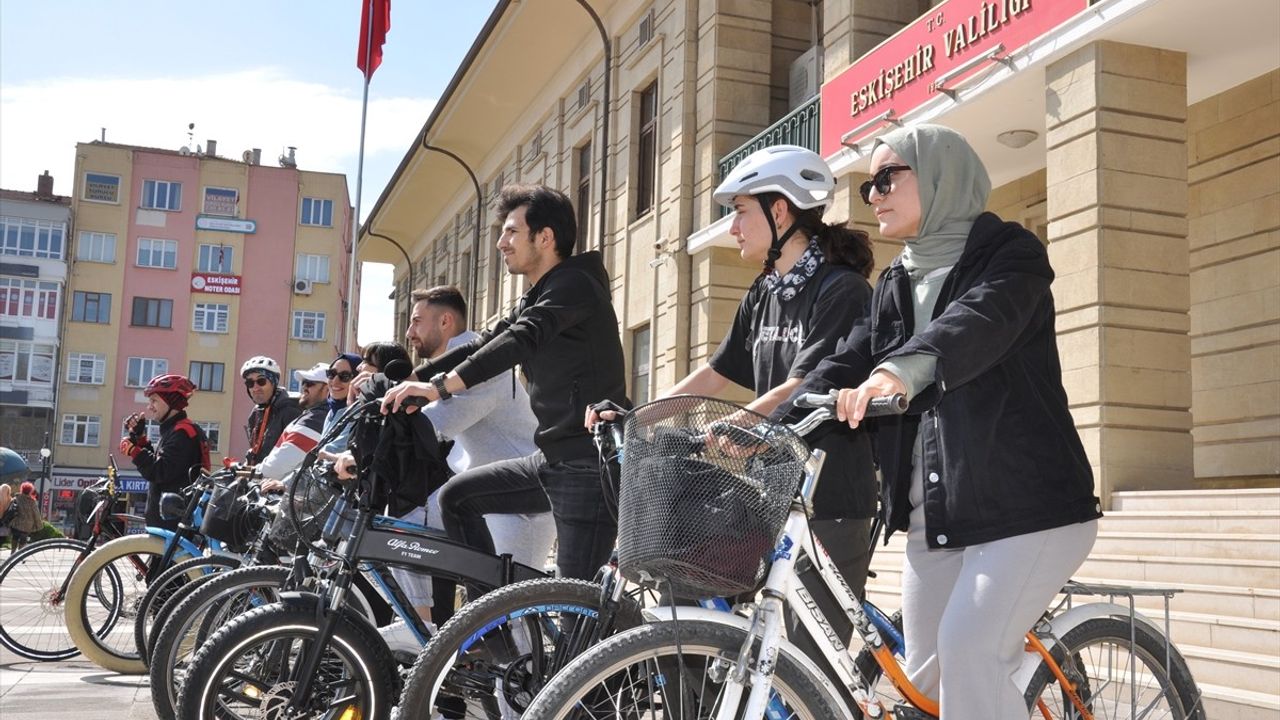 Eskişehir'de Yunus Emre Hoşgörü Bisiklet Turu Düzenlendi