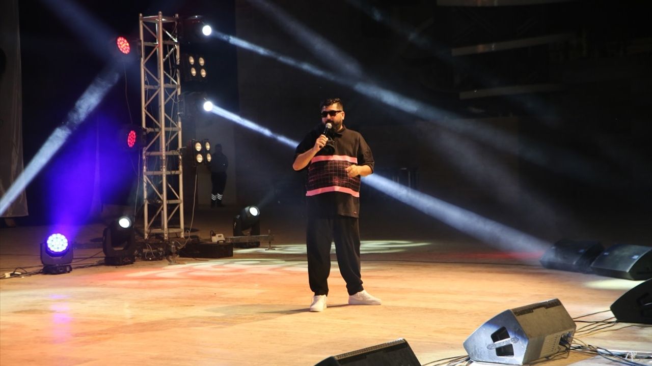 Eypio, Hatay'da Coşkulu Bir Konser Verdi