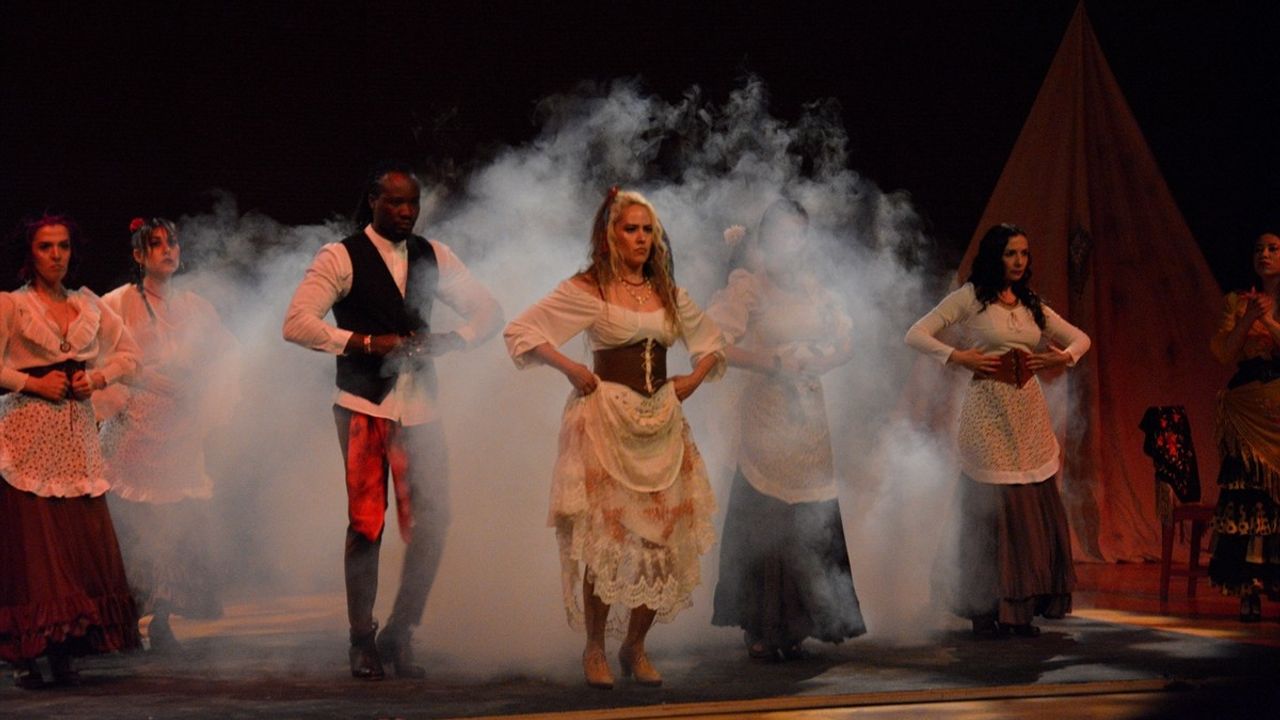 Falda Carmen Çıktı Müzikali Bursalı Sanatseverlerle Buluştu