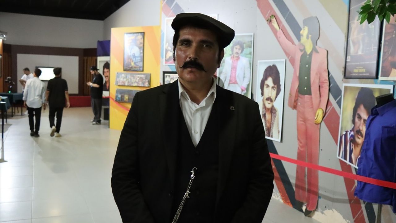 Ferdi Tayfur'un Hayatı 'Sabahçı Kahvesi' Sergisinde Anlatılıyor