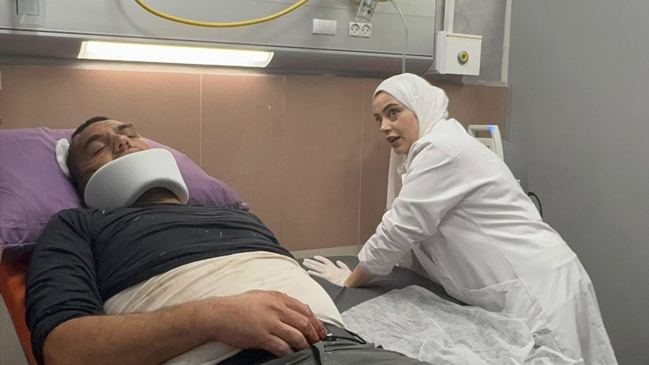 Filistin'de İsrail Saldırısında AA Foto Muhabiri Yaralandı