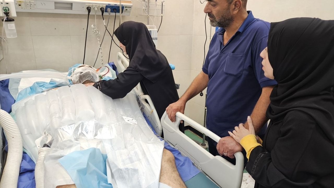 Filistinli Doktor Ela en-Neccar, İsrail Saldırısında 9 Çocuğunu Kaybetti