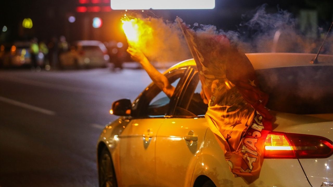 Galatasaray'ın Ziraat Türkiye Kupası Şampiyonluğu Adana ve Mersin'de Coşkuyla Kutlandı
