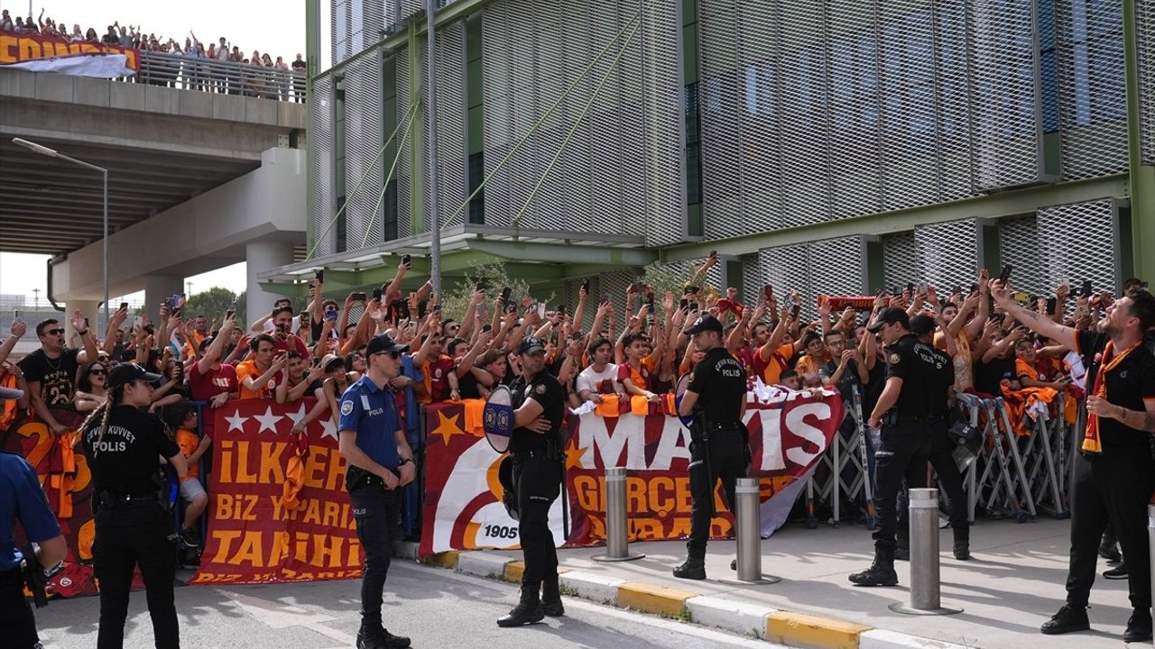 Galatasaray, İzmir'e Göztepe Maçı İçin Geldi