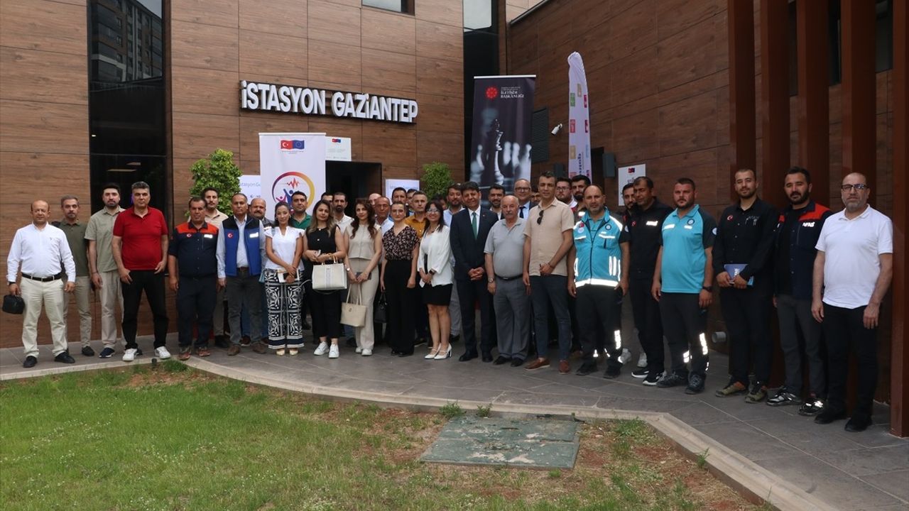 Gaziantep'te Afet Yardım Görevlilerine Ruh Sağlığı Eğitimi Verildi