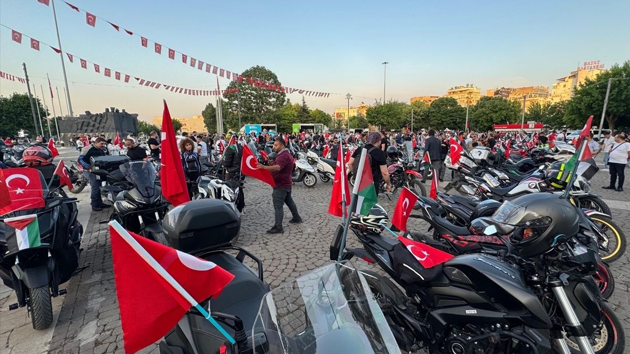 Gaziantep'te Motosiklet Sürücüleri İsrail'i Protesto Etti
