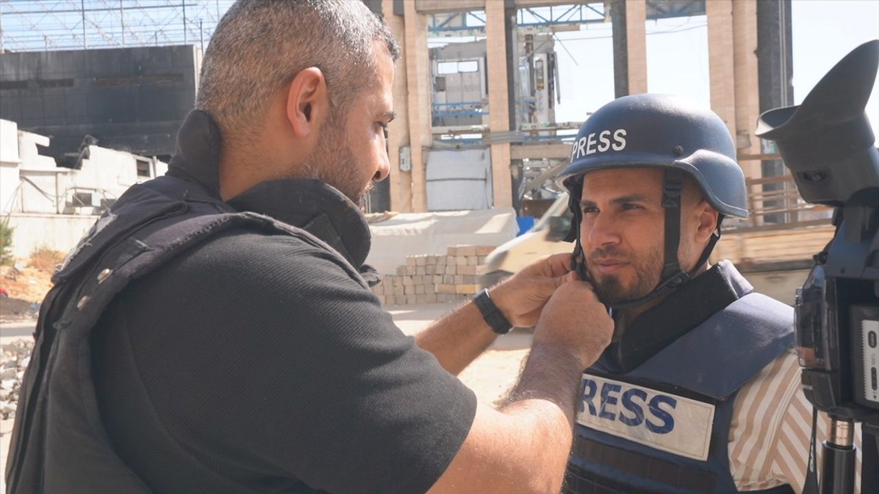 Gazze'deki Gazetecilerin Tehlikeli Görevi: Gerçekleri Aktarma Mücadelesi