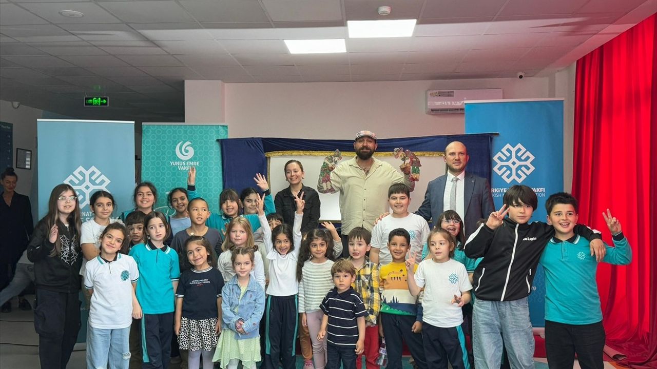 Geleneksel Türk Gölge Oyunu Hacivat-Karagöz Gürcistan'da Öğrencilere Sahnelendi