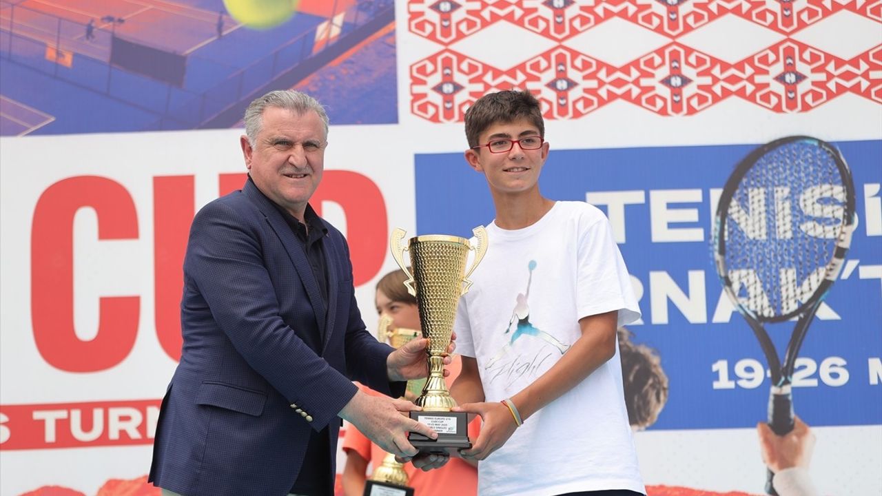 Gençlik ve Spor Bakanı Bak, 4. Uluslararası Cudi Cup Tenis Turnuvası'nda Gençlerle Birlikte