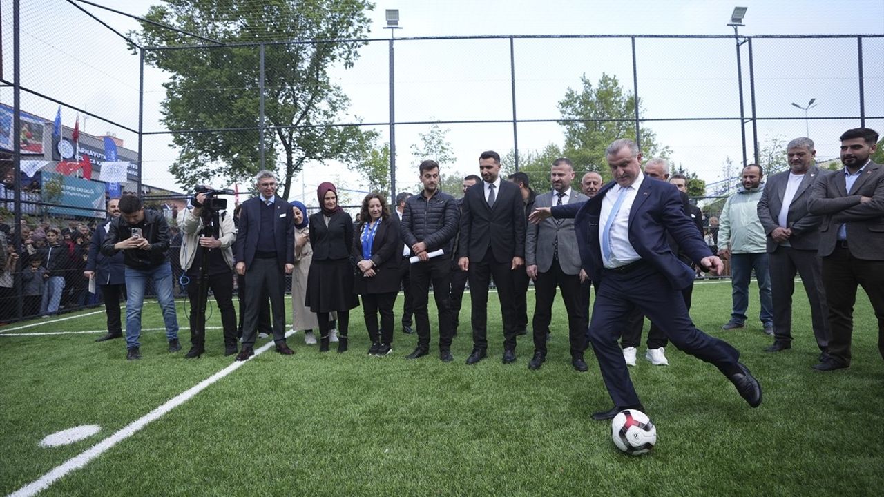 Gençlik ve Spor Bakanı Osman Aşkın Bak Arnavutköy'deki Kapalı Yüzme Havuzlarının Açılışına Katıldı