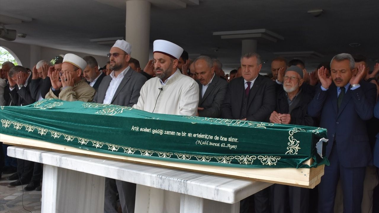 Gençlik ve Spor Bakanı Osman Aşkın Bak'ın Amcası Memiş Bak Rize'de Son Yolculuğuna Uğurlandı
