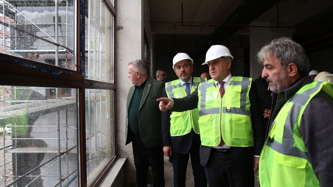 Gençlik ve Spor Bakanı Osman Aşkın Bak, Rize'deki Öğrenci Yurtlarını İnceledi
