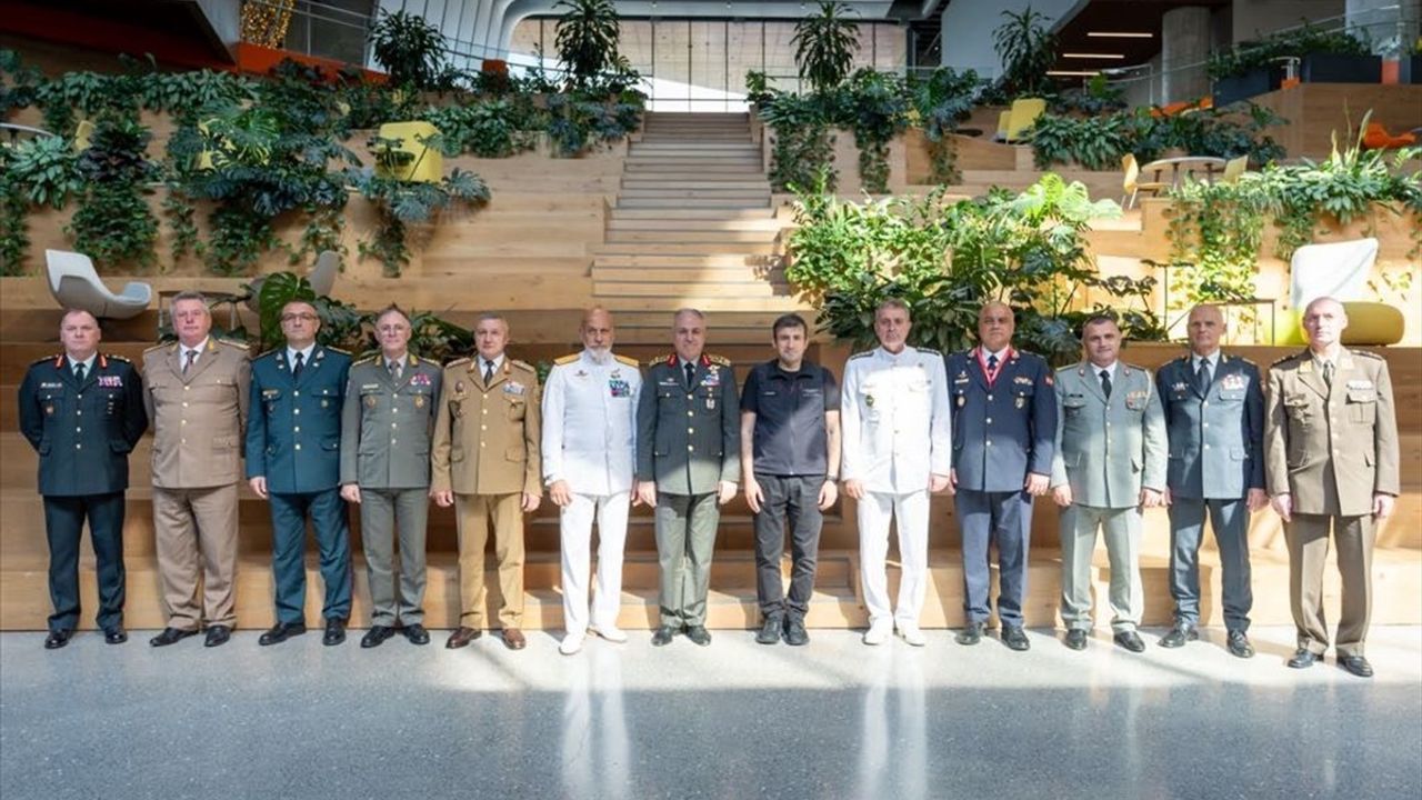 Genelkurmay Başkanı Gürak, Özdemir Bayraktar Milli Teknoloji Merkezi'ni Ziyaret Etti