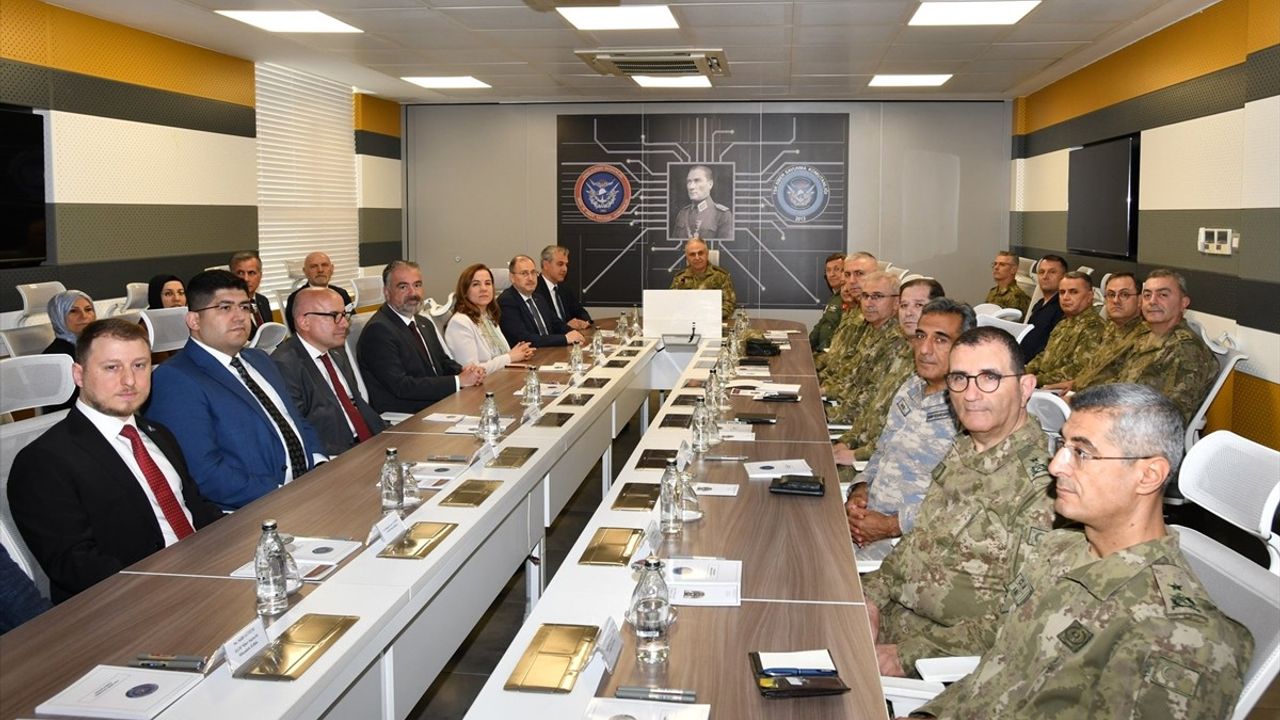 Genelkurmay Başkanı Metin Gürak, NATO Siber Savunma Tatbikatı'na Katıldı