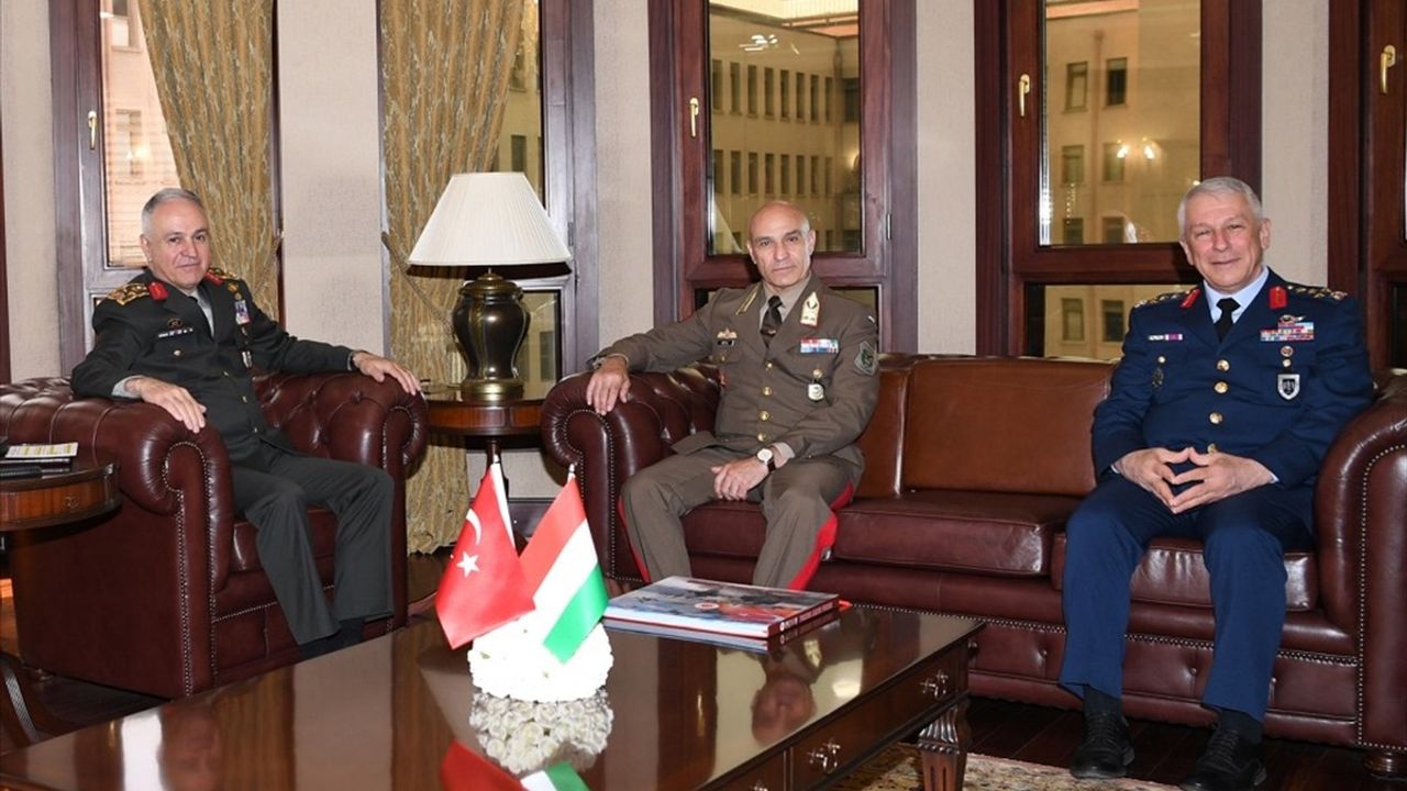 Genelkurmay Başkanı Orgeneral Gürak, Macar Komutanlarla Görüştü