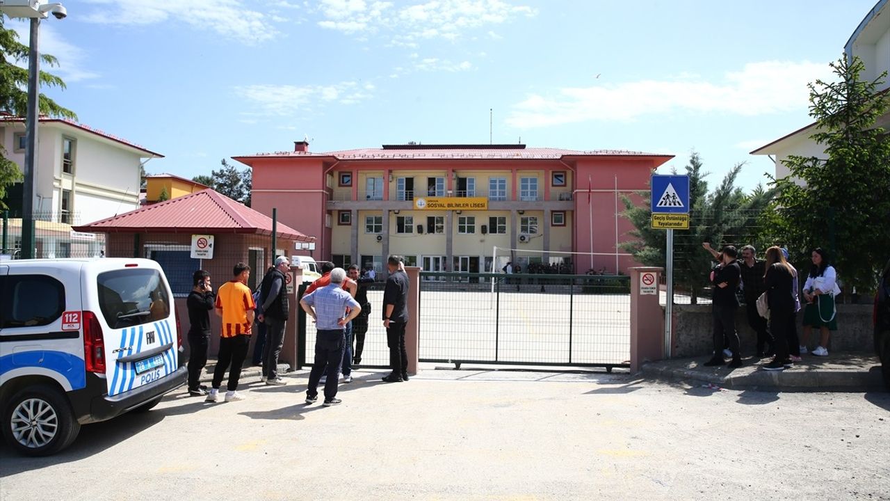 Giresun'da Lisede Silahlı Saldırı: İki Kız Kardeş Hayatını Kaybetti