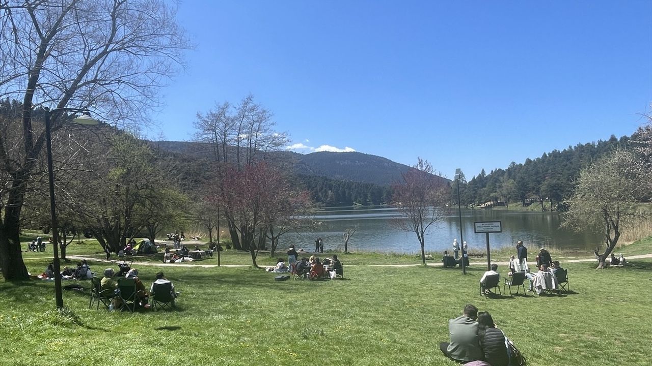 Gölcük Tabiat Parkı'nda Hafta Sonu Yoğunluğu