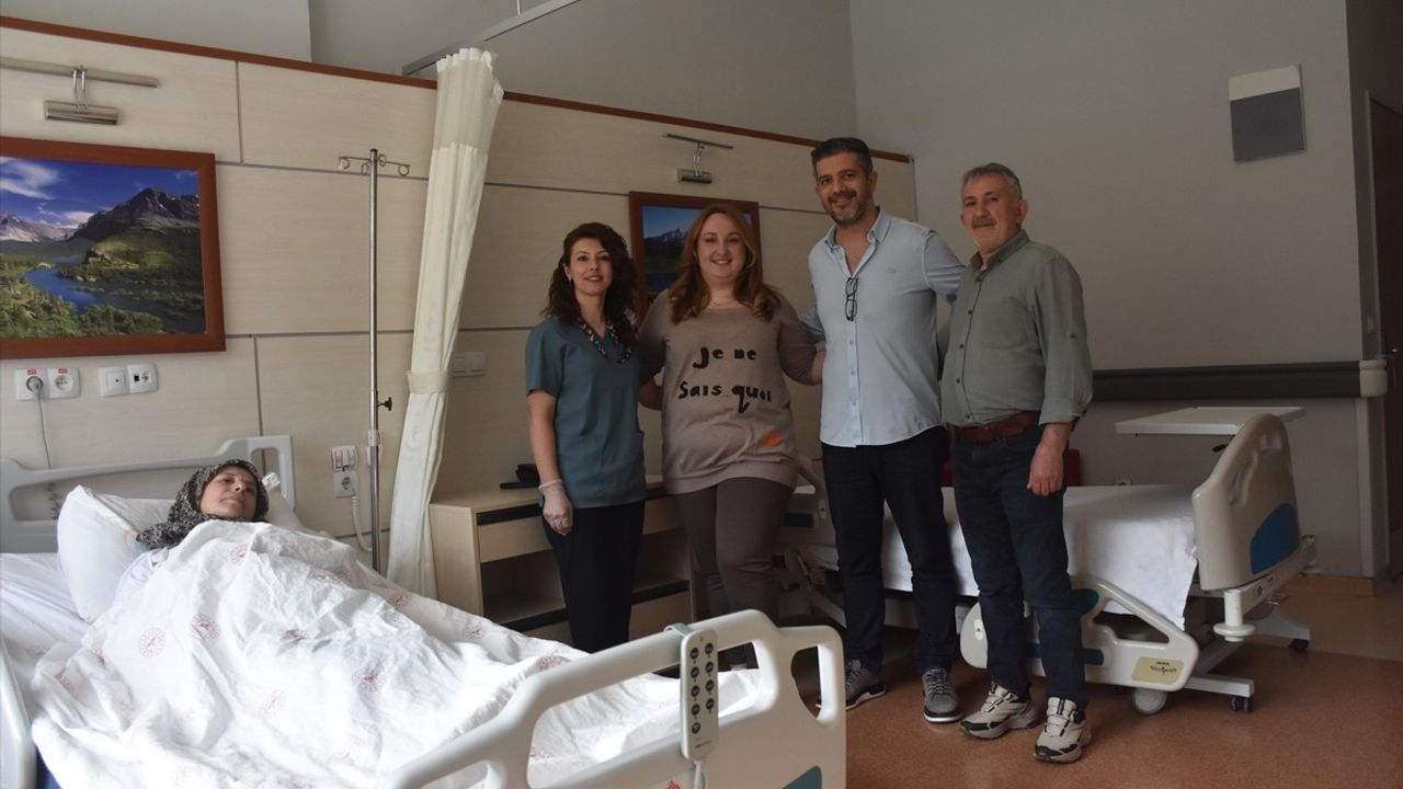 Gümüşhane'de 54 Yaşındaki Kadının Karnındaki 4 Kilogramlık Tümör Başarıyla Alındı