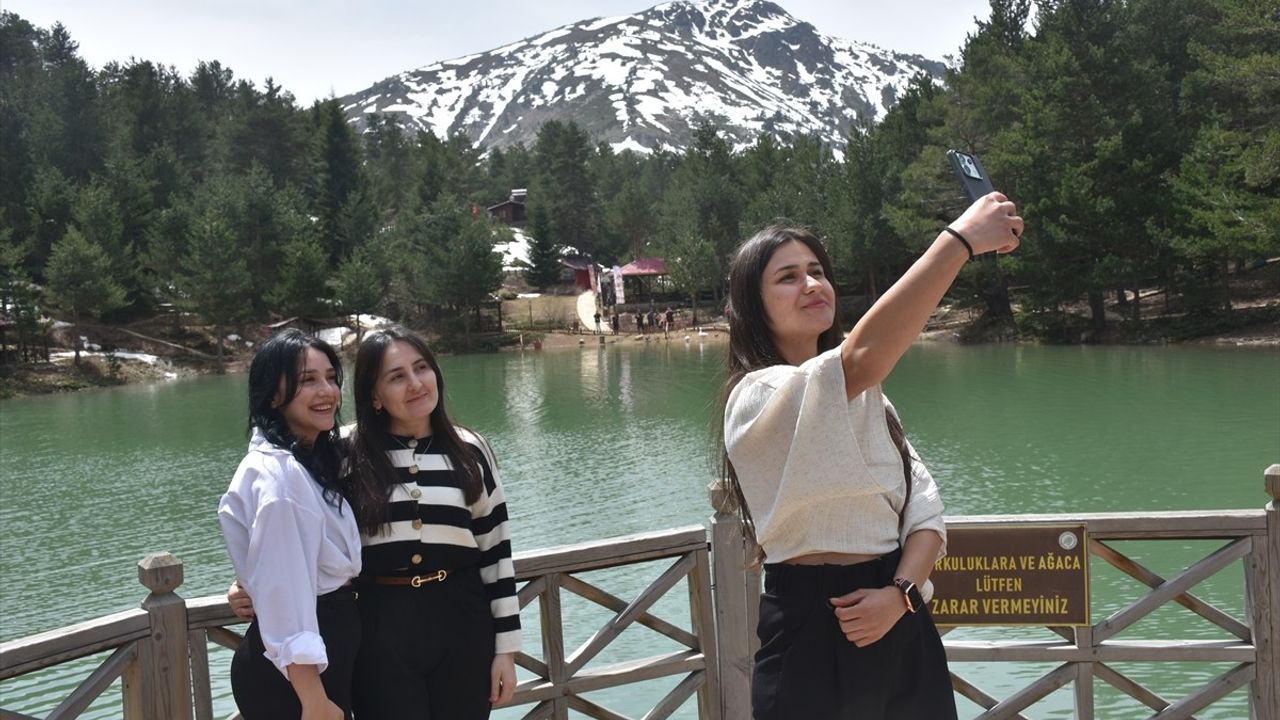 Gümüşhane'deki Limni Gölü Tabiat Parkı'nda Turizm Sezonu Açıldı
