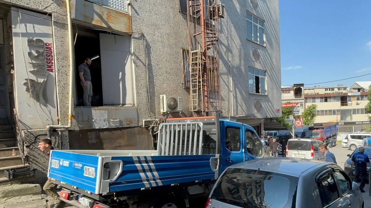 Güngören'de Bir İş Yerinde Meydana Gelen Patlama Güvenlik Kamerasında Kaydedildi