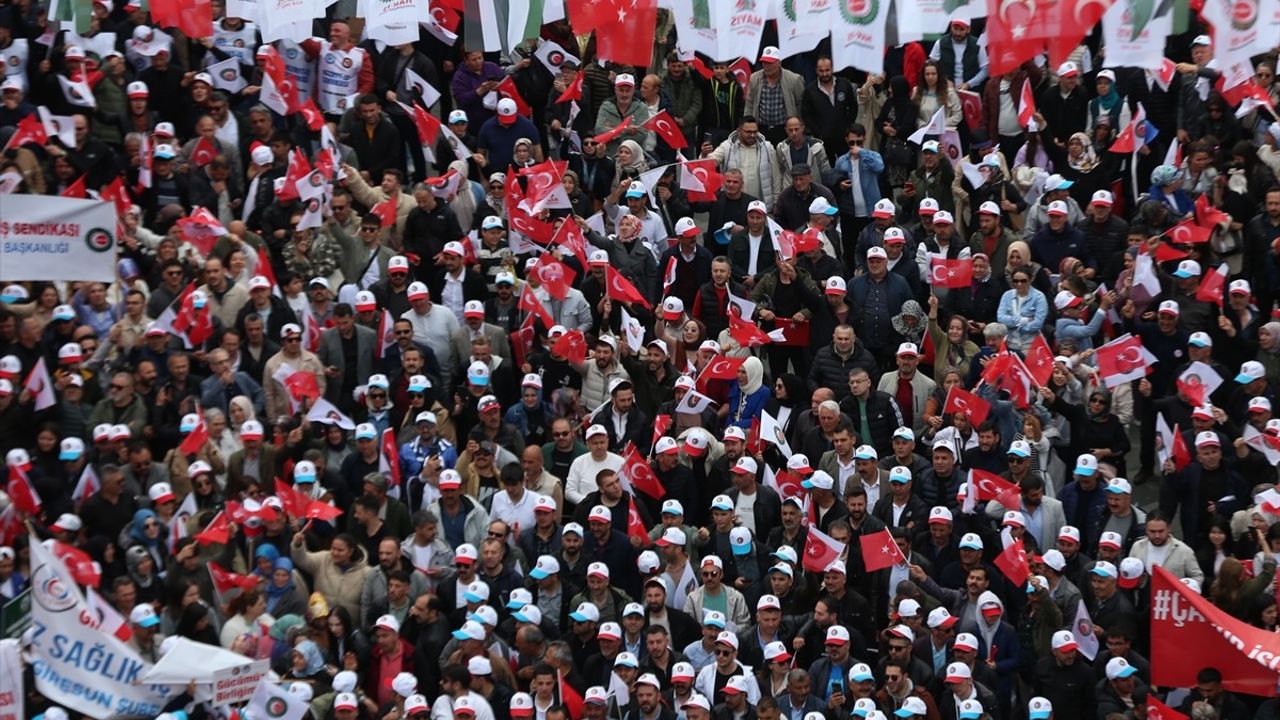 HAK-İŞ, 1 Mayıs Emek ve Dayanışma Günü'nü Rize'de Kutladı