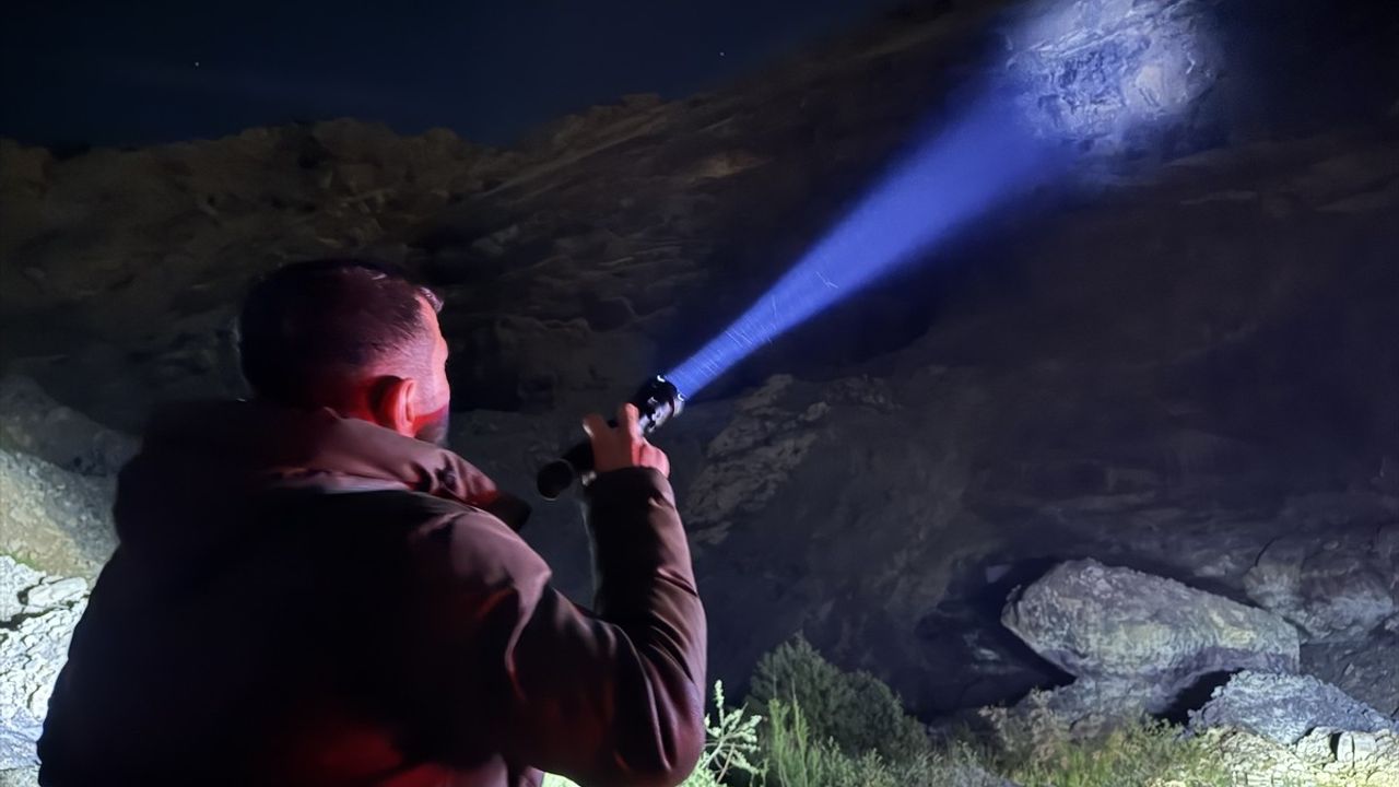 Hakkari'de Kaybolan 74 Yaşındaki Adam İçin Arama Çalışmaları Başlatıldı