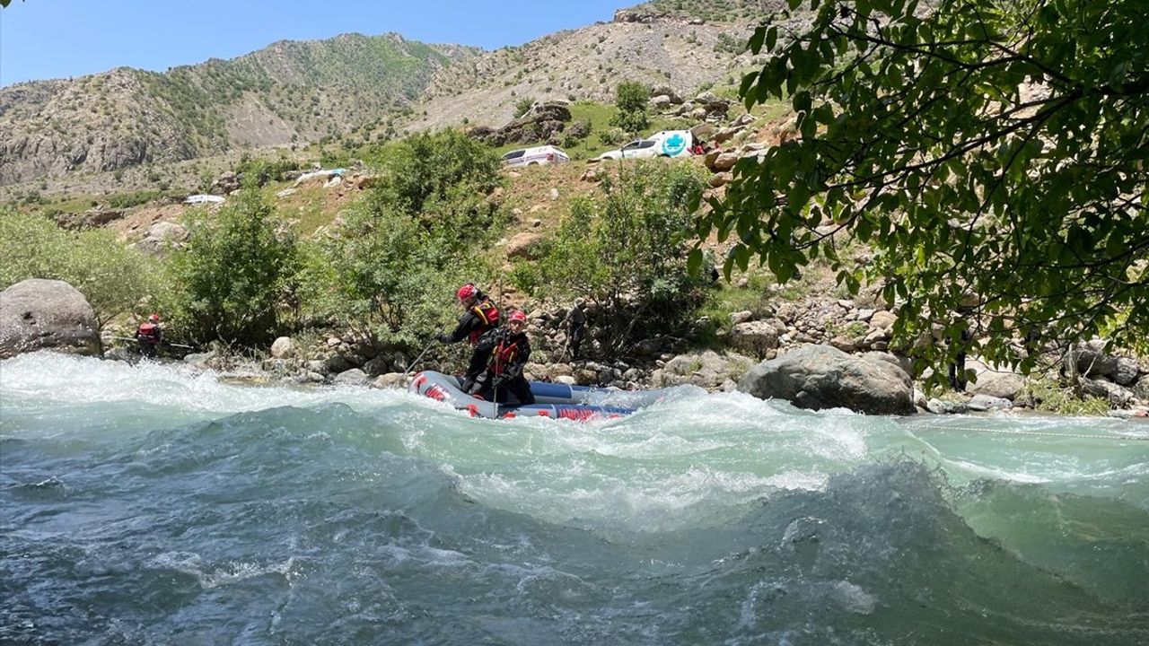 Hakkari'de Kaybolan Genç İçin Arama Çalışmaları 14. Günde Devam Ediyor