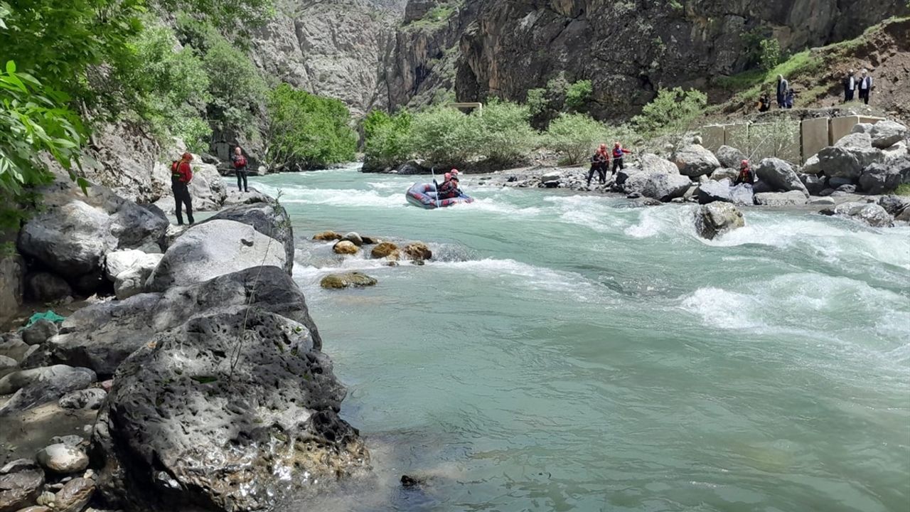 Hakkari'de Kaybolan Genç İçin Arama Çalışmaları Devam Ediyor