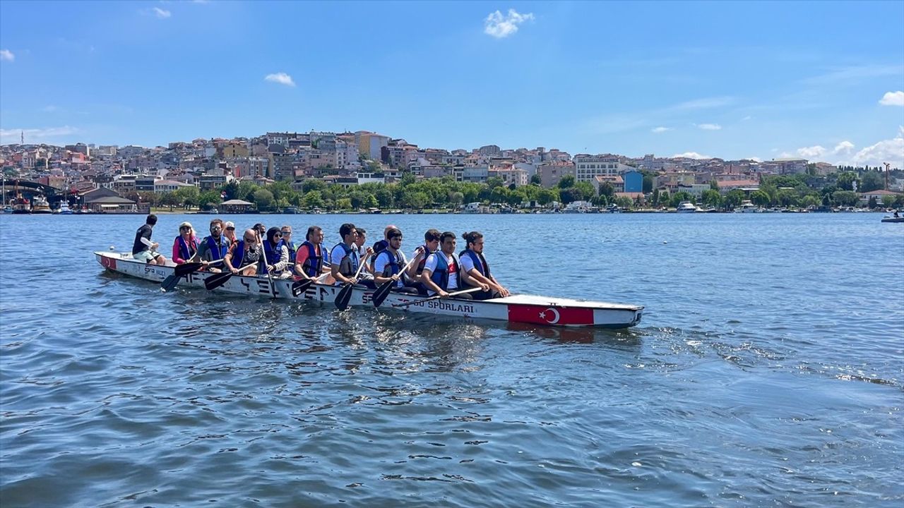 Haliç'te İstanbul'un Fethinin 572. Yıl Dönümünde 'Zincire Rağmen' Etkinliği Düzenlendi