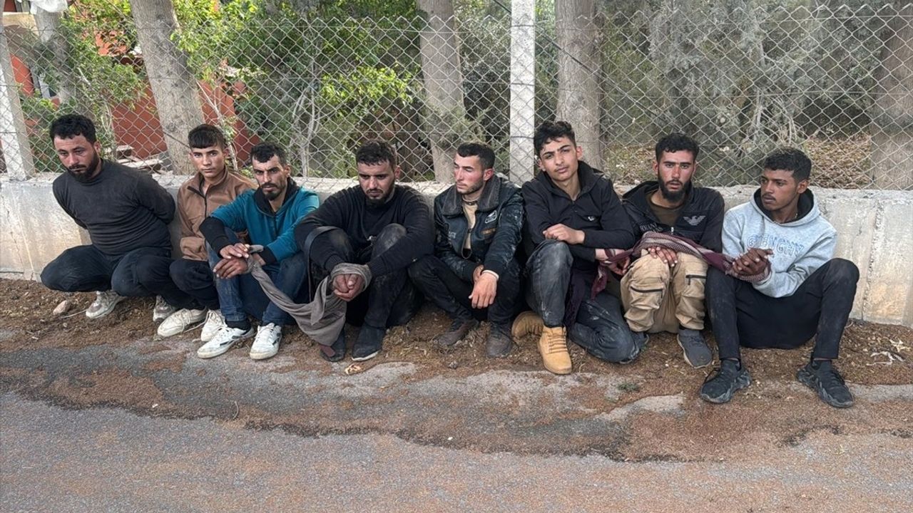 Hatay'da 37 Düzensiz Göçmen Yakalandı, 9 Kaçakçılık Şüphelisi Tutuklandı