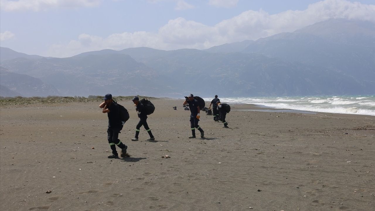 Hatay'daki Mileyha Sulak Alanı'nda Kaçak Moloz Temizliği Yapıldı