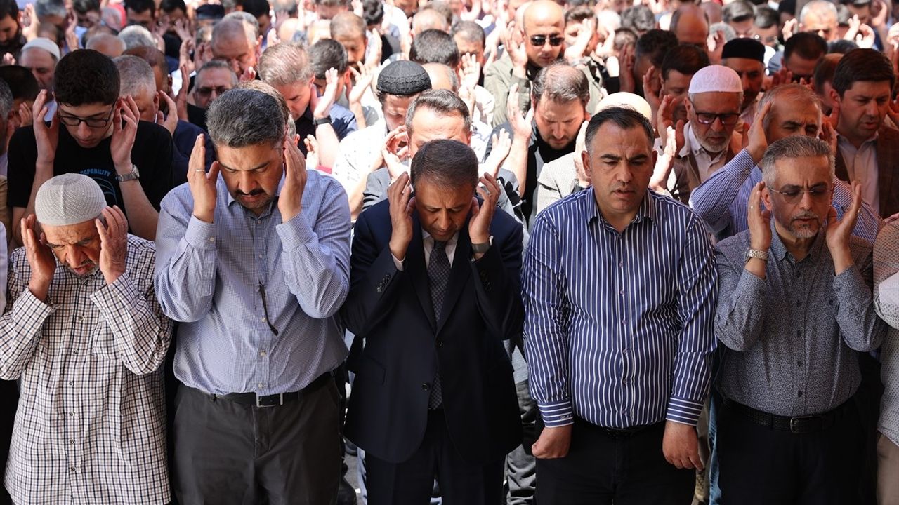 HAVELSAN Genel Müdürü Mehmet Akif Nacar'ın Annesi Fatma Zehra Nacar Toprağa Verildi