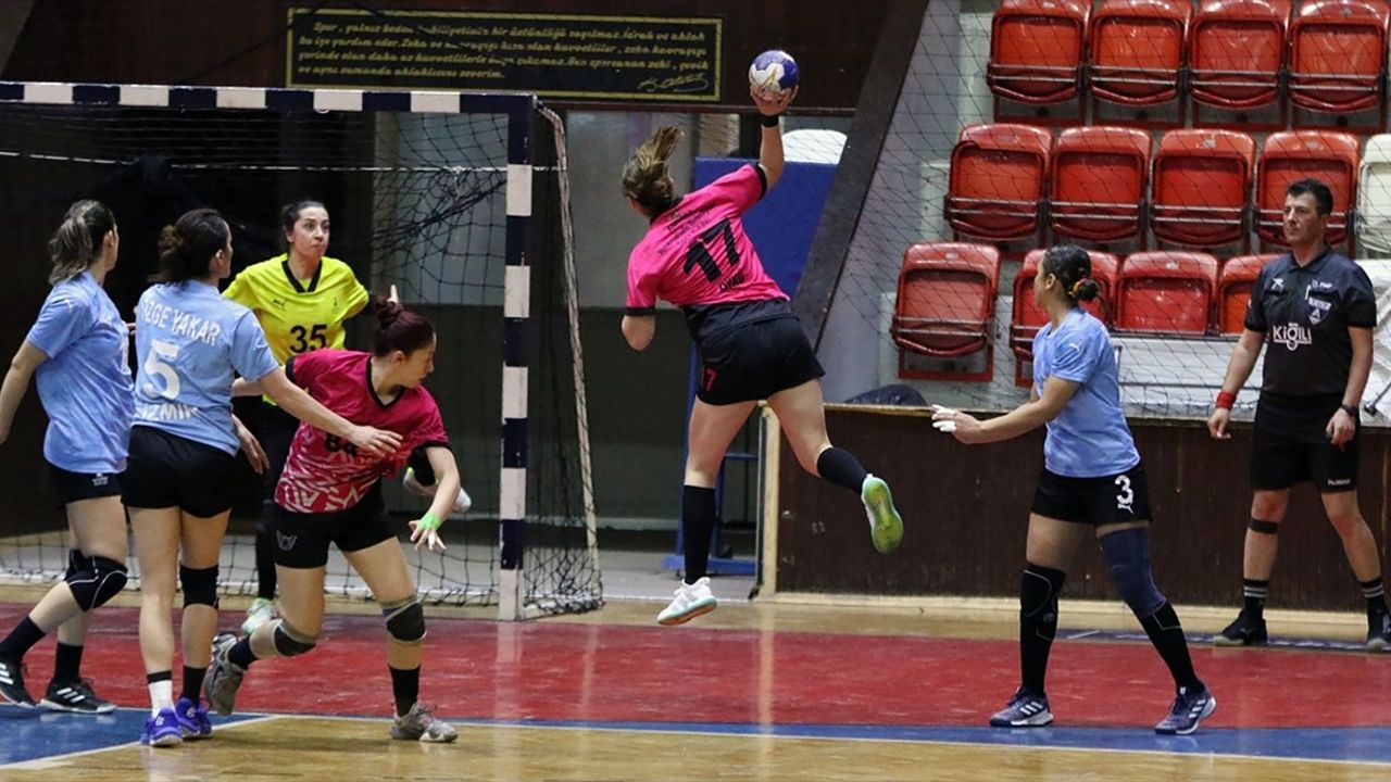 Hentbol Kadınlar Süper Lig Play-Off 7-8 Etabı: İzmir Büyükşehir Belediyespor 36-33 Yenimahalle Belediyespor