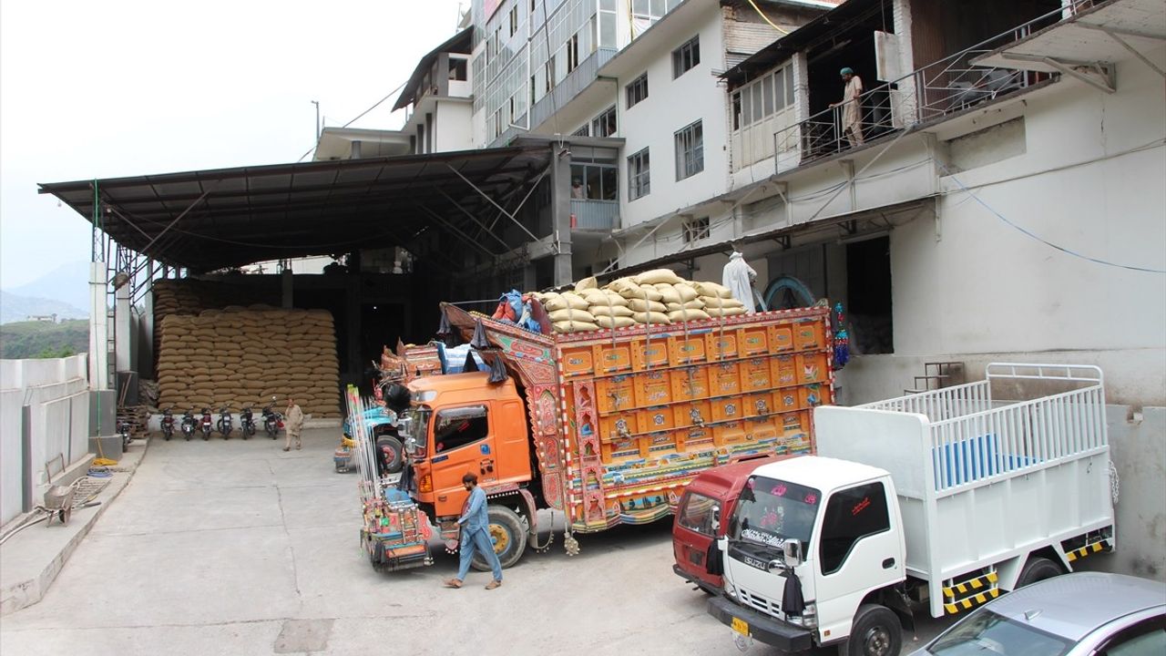 Hindistan, Pakistan'dan İthalatı İkinci Bir Emre Kadar Yasakladı