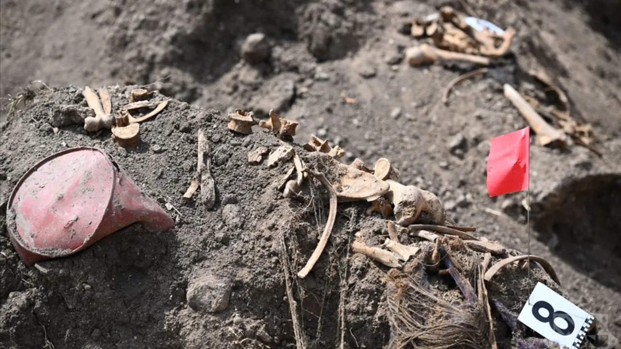 Hocalı ve Şuşa'da Toplu Mezarlar Bulundu