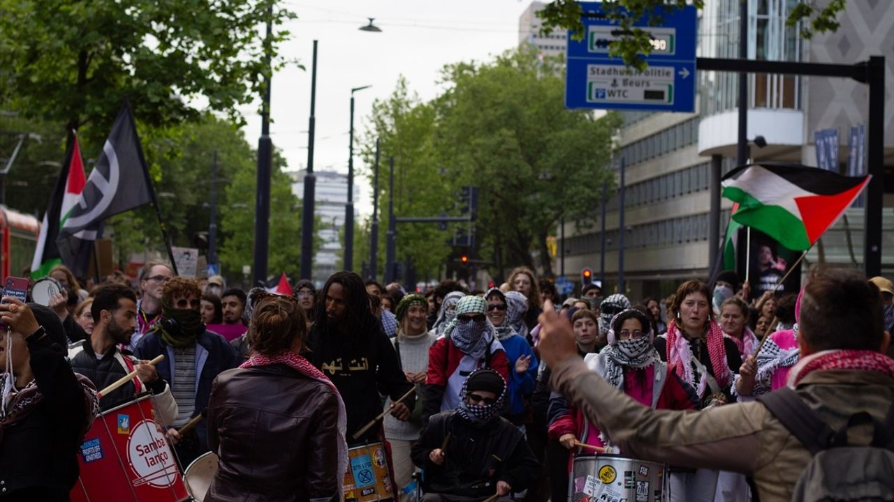 Hollanda'da F-35 Parçalarını Taşıyan Geminin Yanaşmasına Protesto Düzenlendi