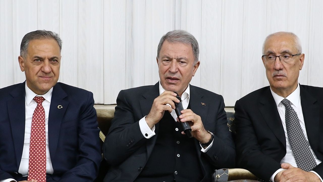 Hulusi Akar, Bingöl'de Gençlerle Buluştu: 'Terör Belasından Kurtulacağız'