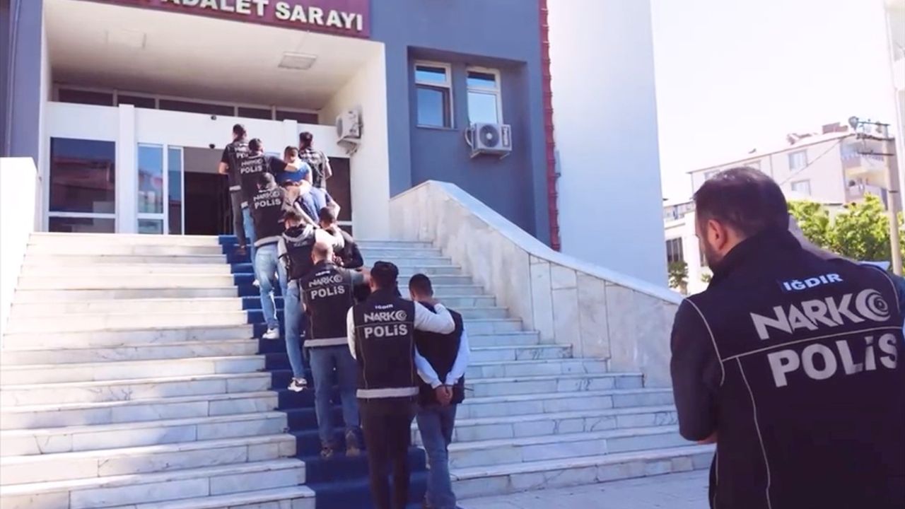 Iğdır'da Uyuşturucu Ticareti Yapan 10 Zanlı Tutuklandı