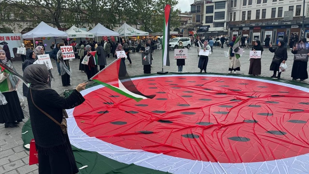 İHH İstanbul Kadın Birimi'nden Gazze'ye Destek Eylemi