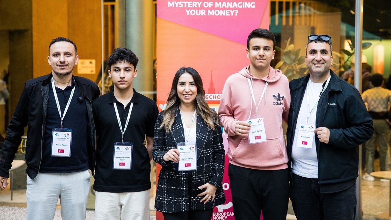İki Öğrenci Avrupa Finansal Okuryazarlık Yarışması'nda Türkiye'yi Temsil Etti