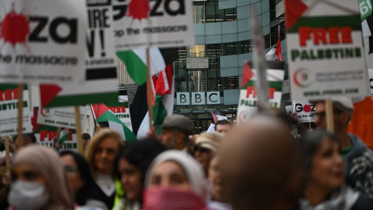 İngiltere'de Protestocular, BBC'yi Gazze ile İlgili Yayınlarında Eleştirdi