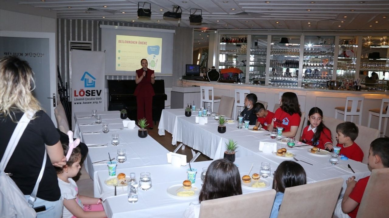 İpek Soylu'dan Lösemi Tedavisi Tamamlayan Çocuklara Tenis Eğitimi